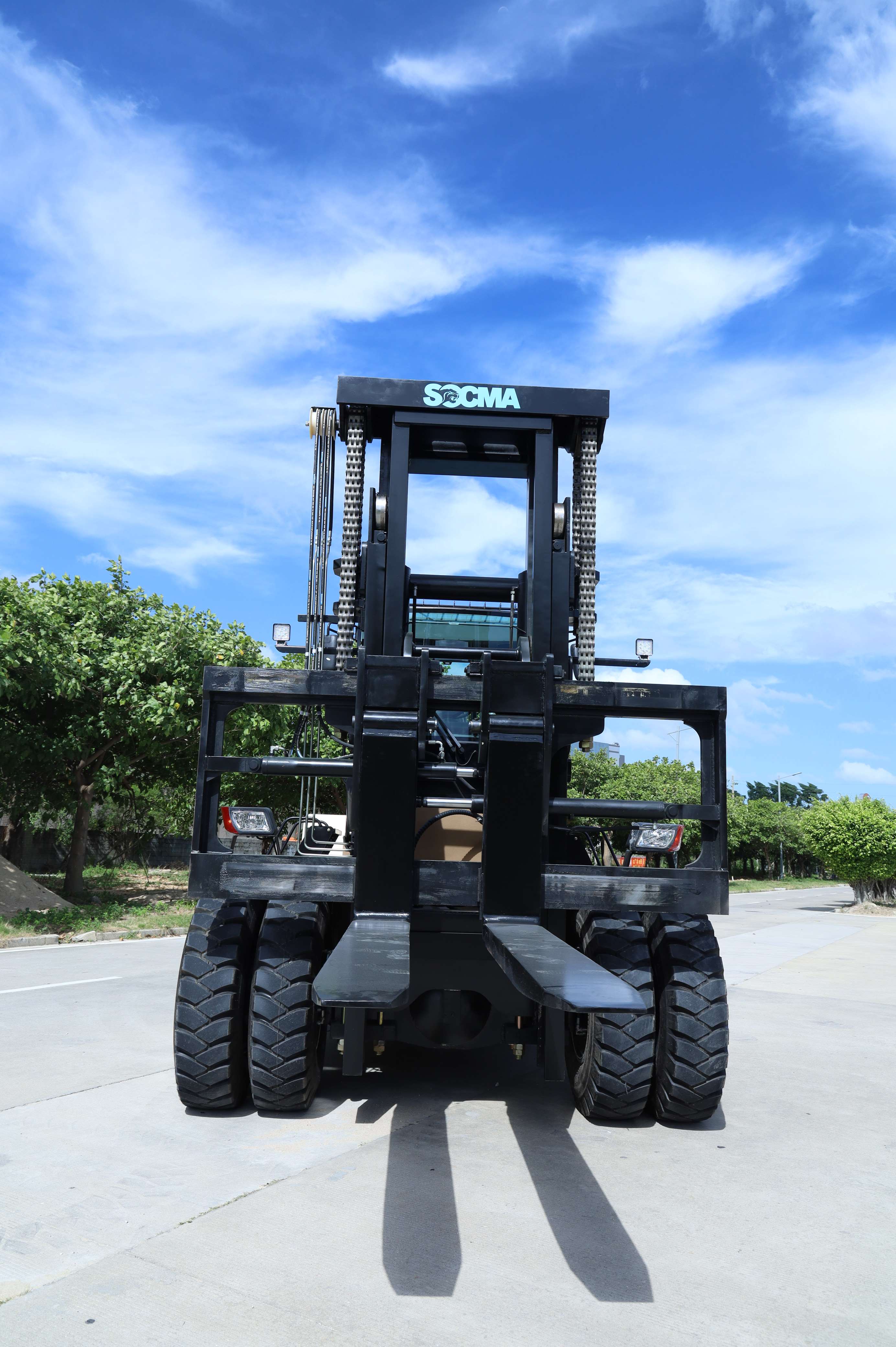 25噸純電動(dòng)重型叉車  華南重工25噸純電動(dòng)重型叉車廠家直銷   華南重工25噸純電動(dòng)重型叉車價(jià)格