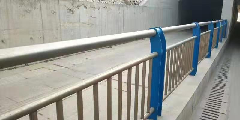 山東道路護欄、批發(fā)價格、生產廠家、直銷商【聊城騰昊金屬制品有限公司】