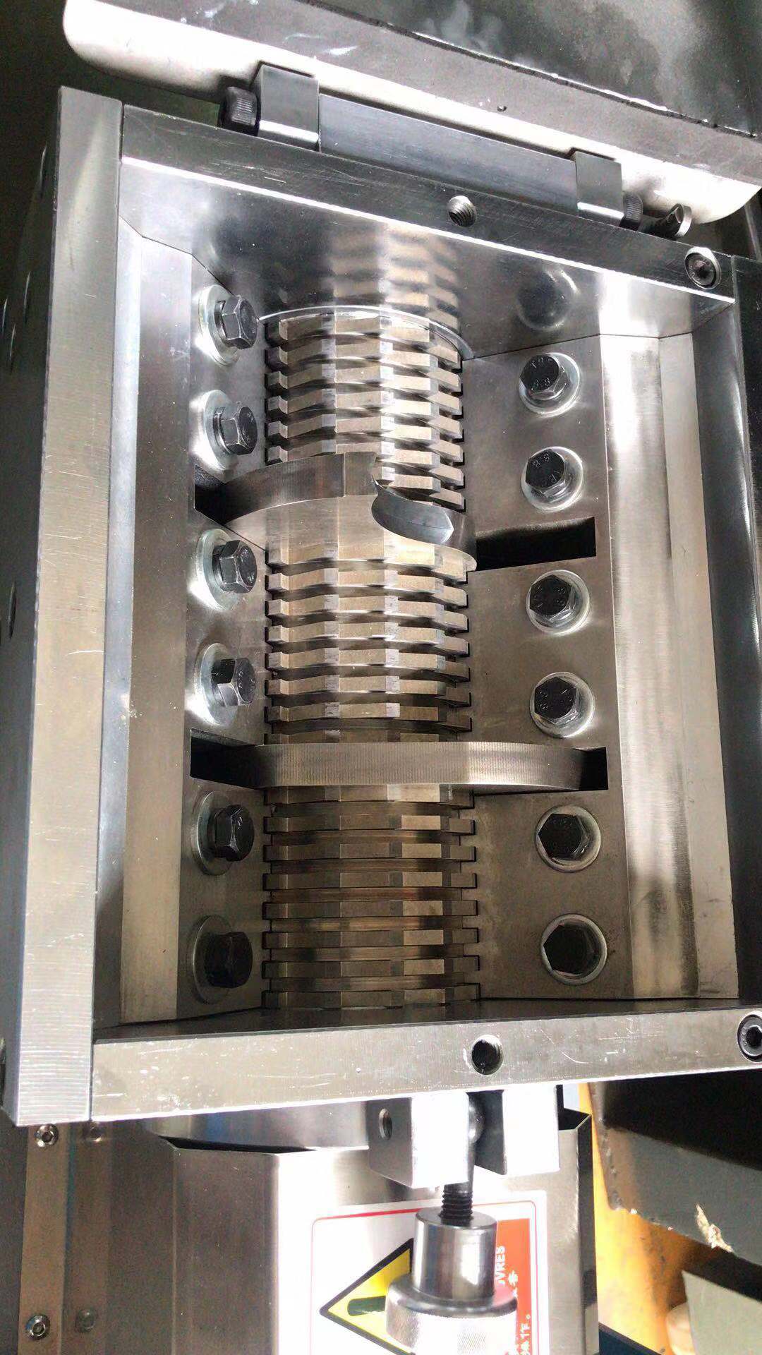 機(jī)邊回收慢速粉碎機(jī)廣州慢速機(jī)邊粉碎機(jī)廠家現(xiàn)貨直銷