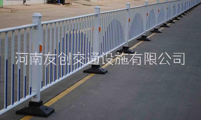 交通隔離護(hù)欄_公路欄桿_市政道路護(hù)欄_車間倉庫小區(qū)分離圍欄