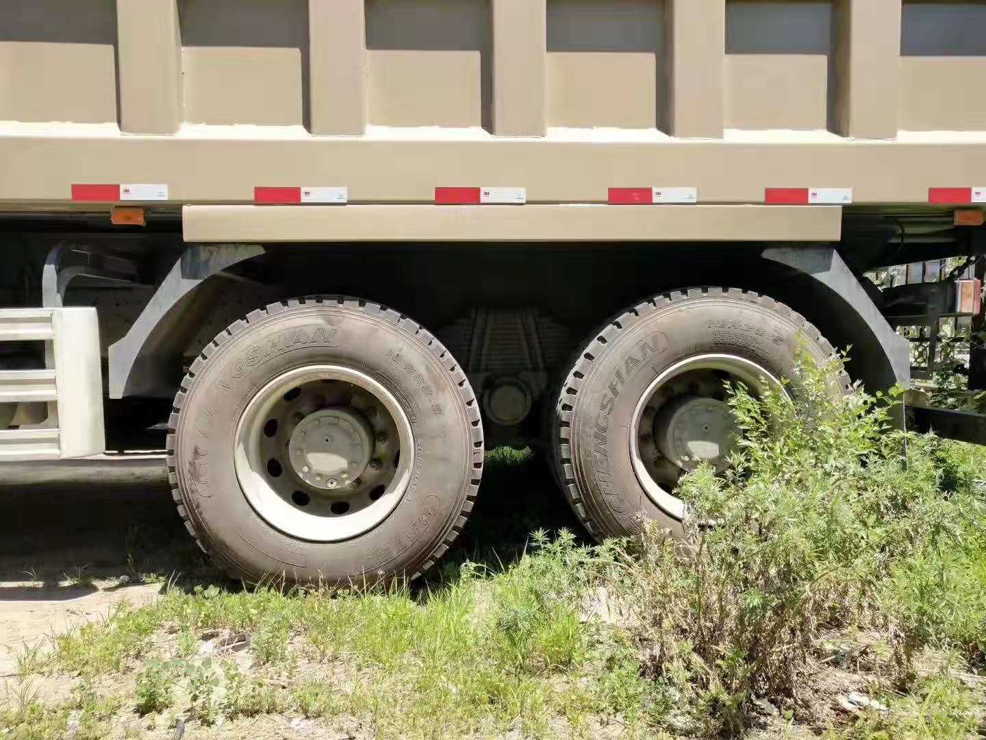 天然氣自卸車帶牌特價(jià)銷售