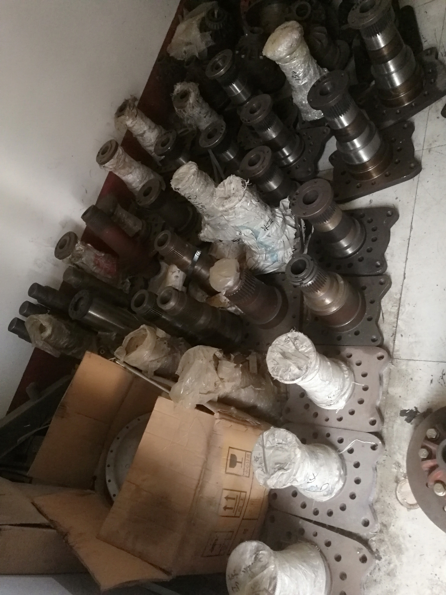 山東批發(fā)壓路機(jī)輪邊支撐軸廠家直銷價(jià)格/供應(yīng)商