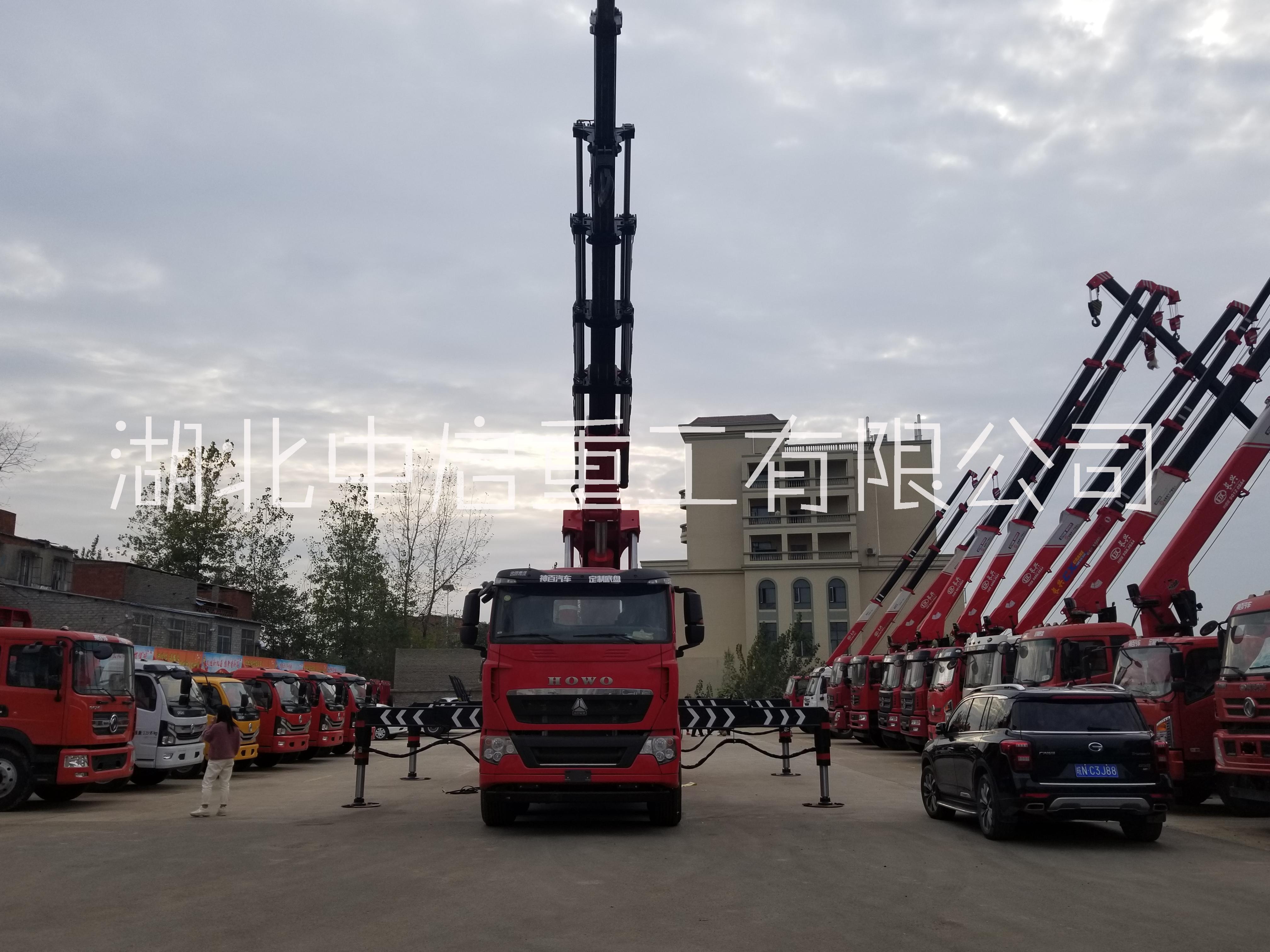 中啟隨車折臂吊起重機(jī)，20噸至160噸折臂吊