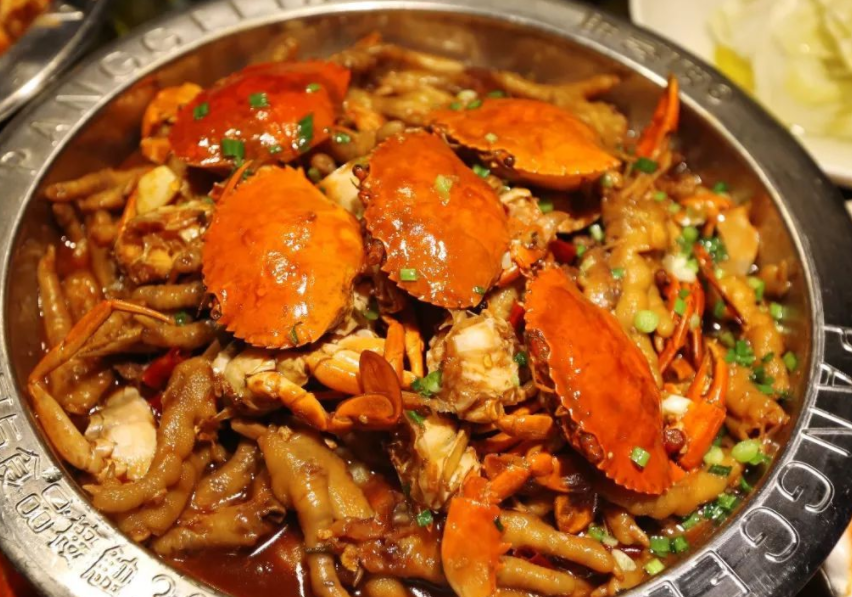 肉蟹煲長(zhǎng)沙特色菜大閘蟹香辣肉蟹煲做法