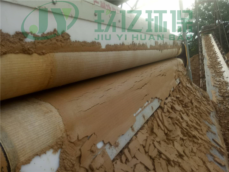 專業(yè)生產(chǎn) 污泥脫水設備-- 重型帶式壓濾機