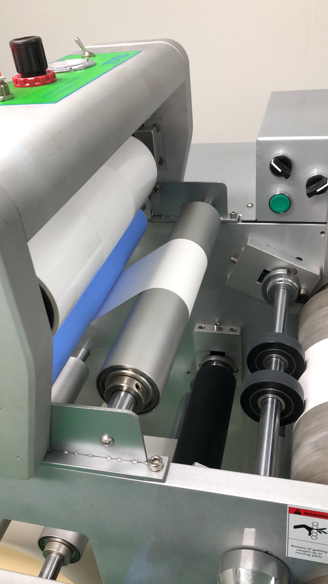 英國TOT卷材單面靜電除塵機、保護膜靜電粘塵機