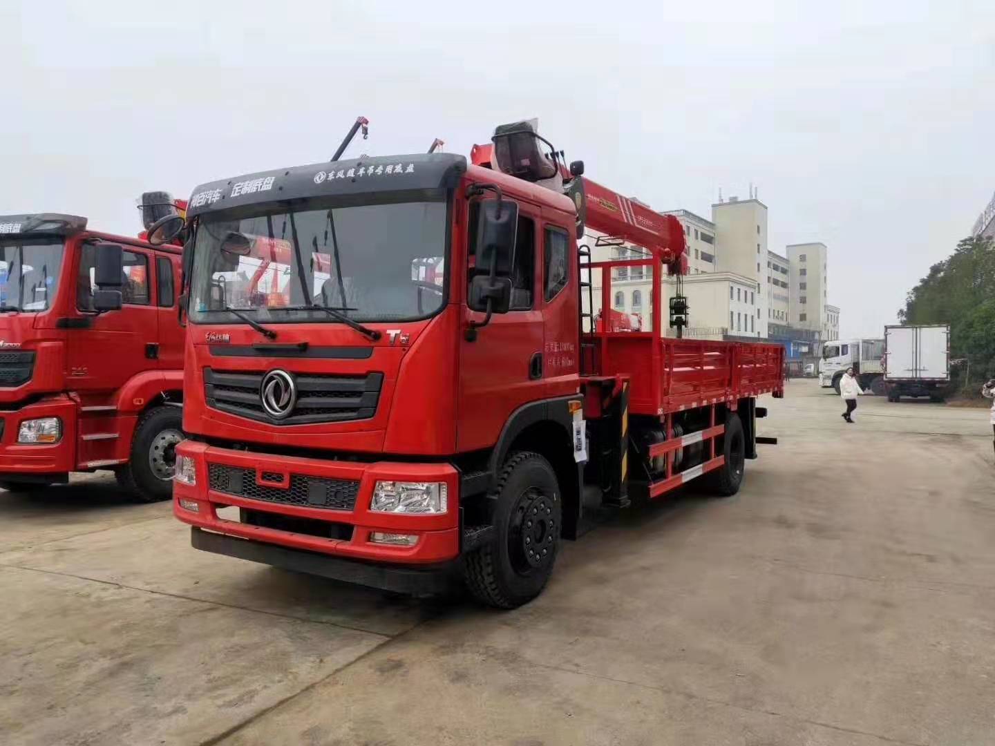 東風(fēng)單橋隨車吊整車不超重可上戶