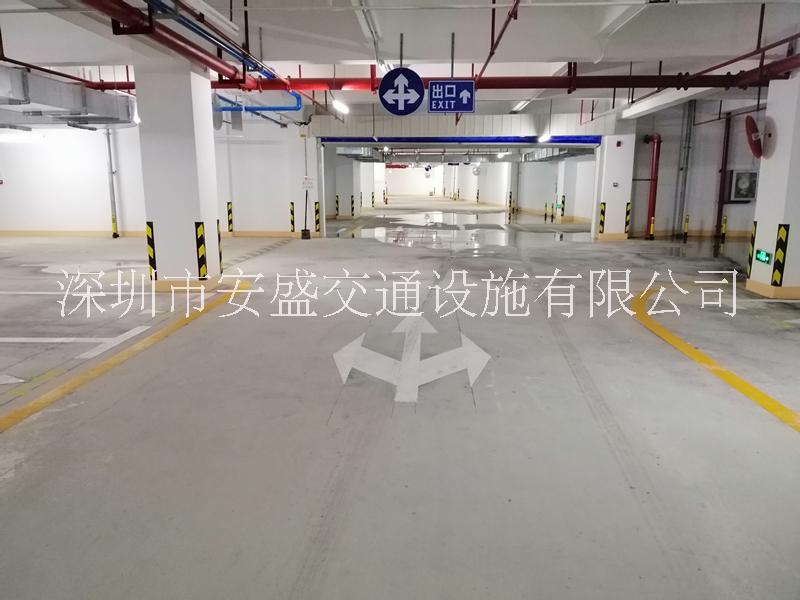 深圳工業(yè)區(qū)車(chē)位劃線施工廠家、城中村社區(qū)工作站消防劃線專(zhuān)業(yè)施工 瀝青路面施工消防通道劃線  消防通道劃線