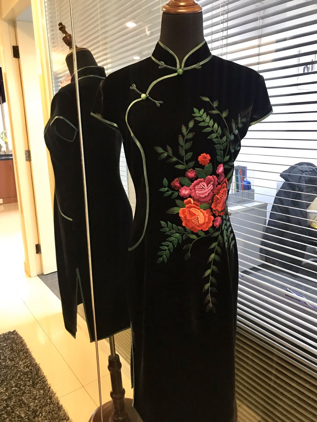 常州旗袍定制 婚禮媽媽/新娘傳統(tǒng)款旗袍 日常改良款旗袍 *桑蠶絲 常州旗袍定制 常州媽媽裝定制