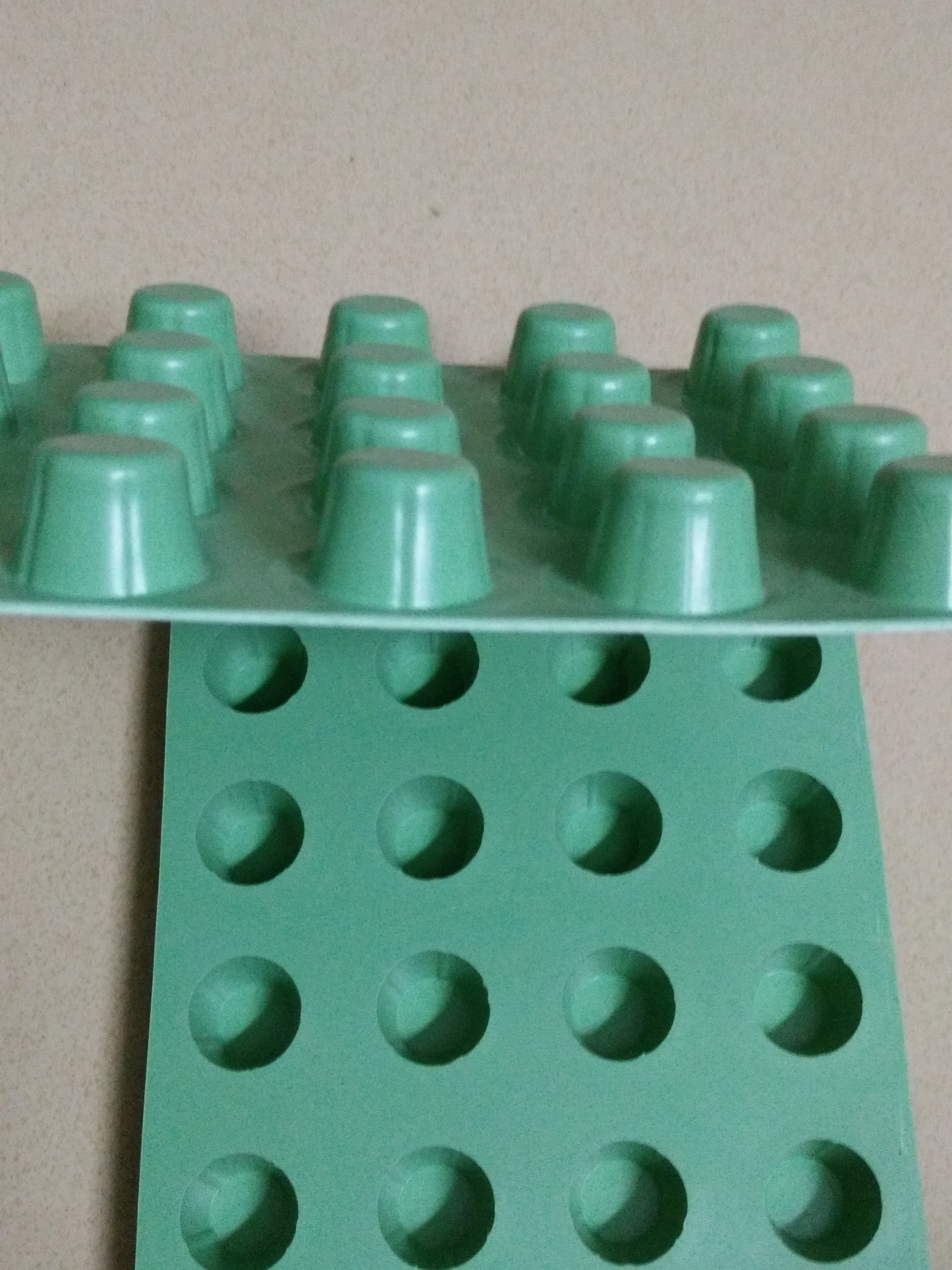 廣州市排水板生產(chǎn)廠家塑膠車庫(kù)頂板塑膠疏水板 土工布廠家 哪里有凹凸排水板 虹吸式排水板 廣州市排水板生產(chǎn)廠家