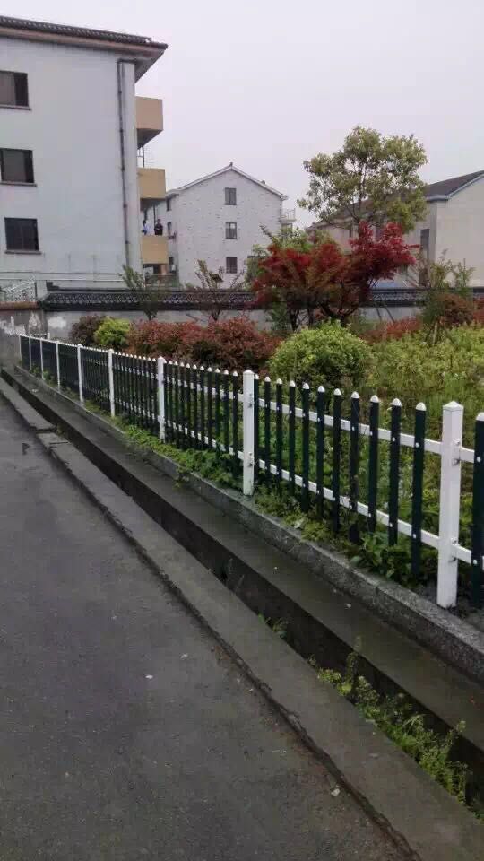 優(yōu)質(zhì)道路護(hù)欄廠家供應(yīng)安裝