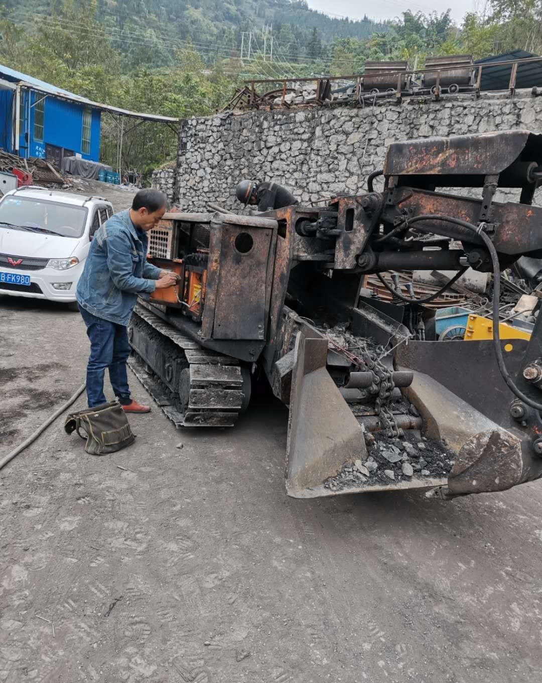 二手扒渣機(jī) 二手履帶式扒渣機(jī)