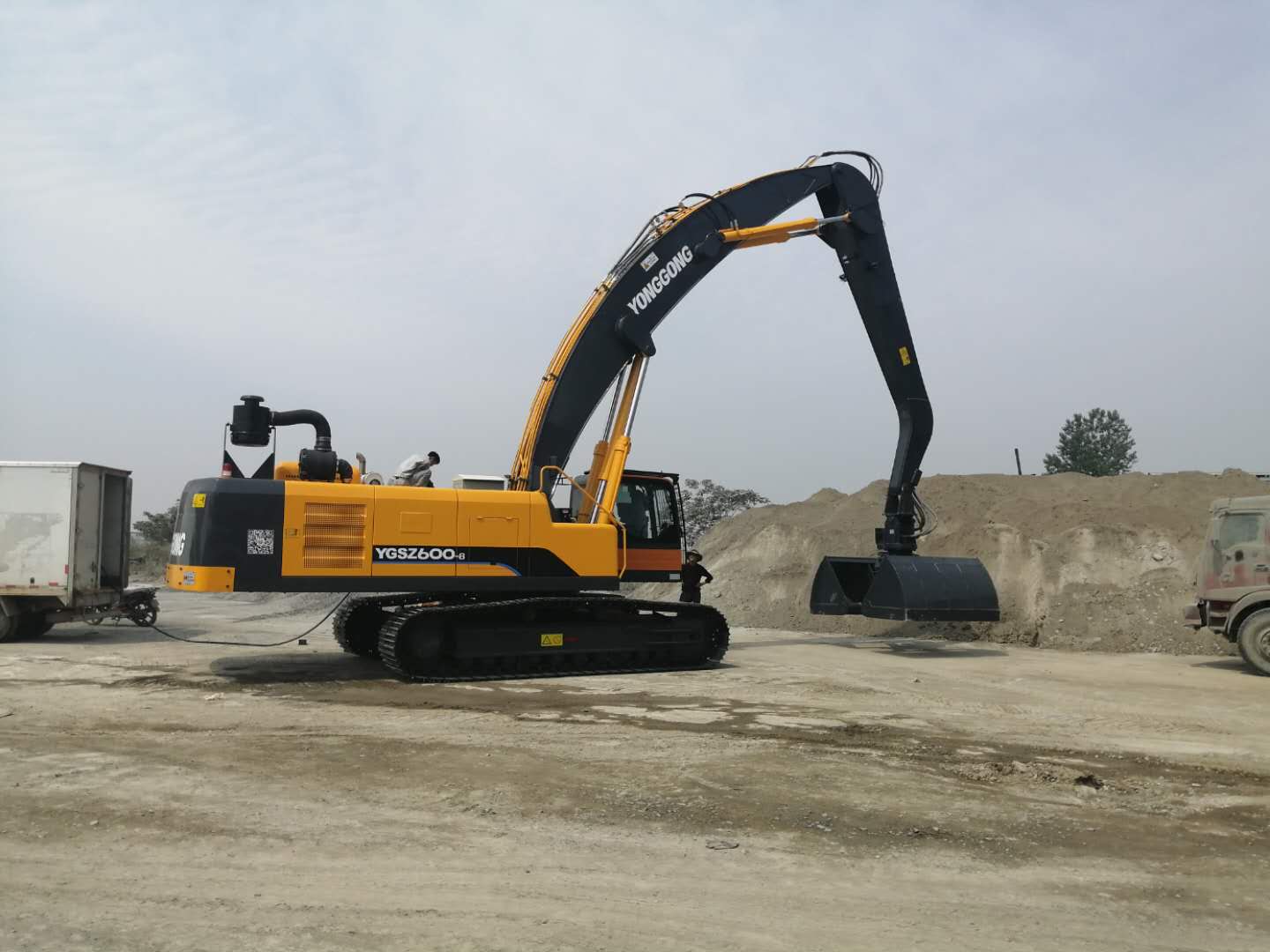 雙動力抓鋼機(jī)