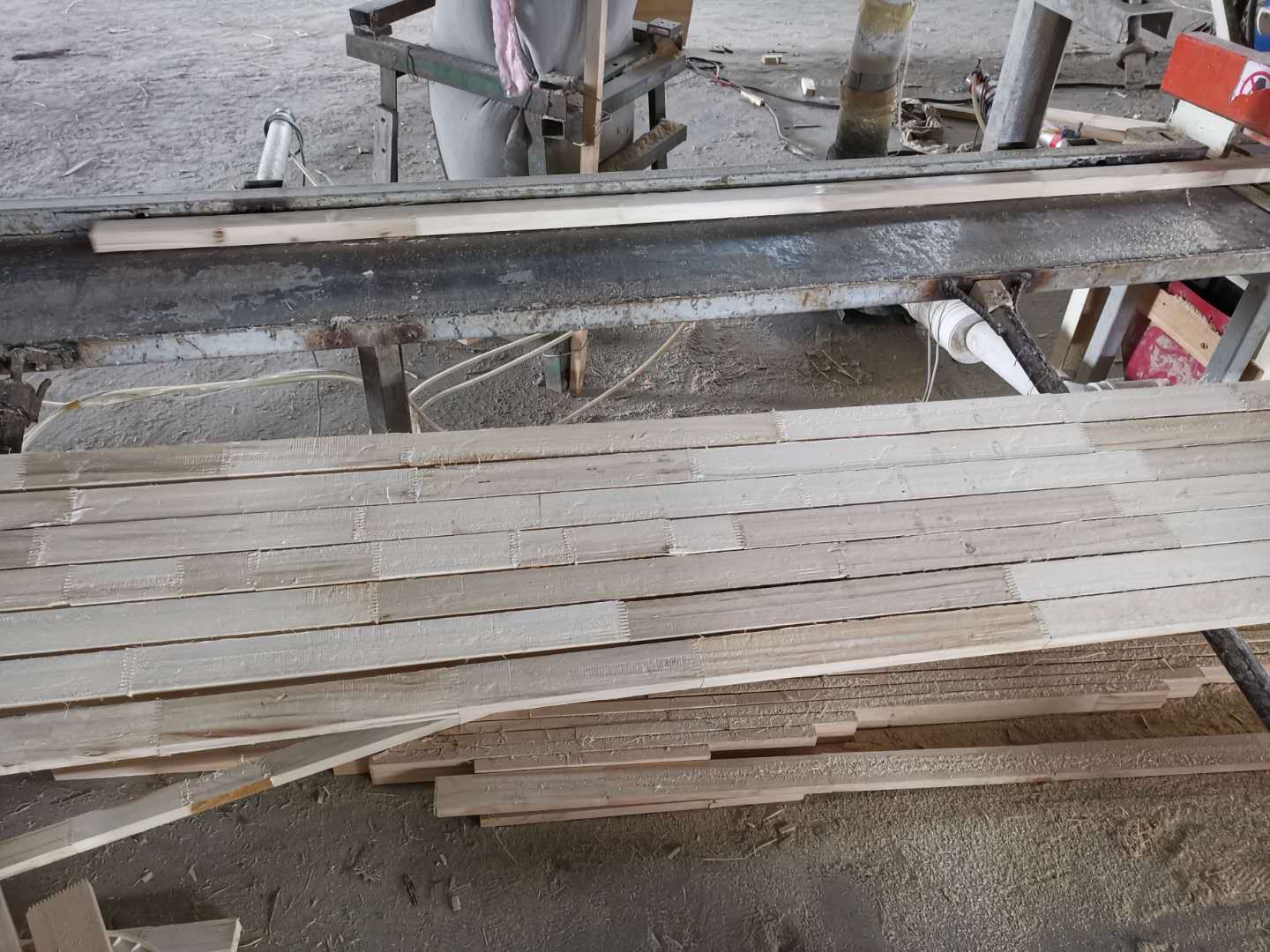 楊木指接板批發(fā)價(jià)錢_銷售電話【曹縣申信木業(yè)有限公司】