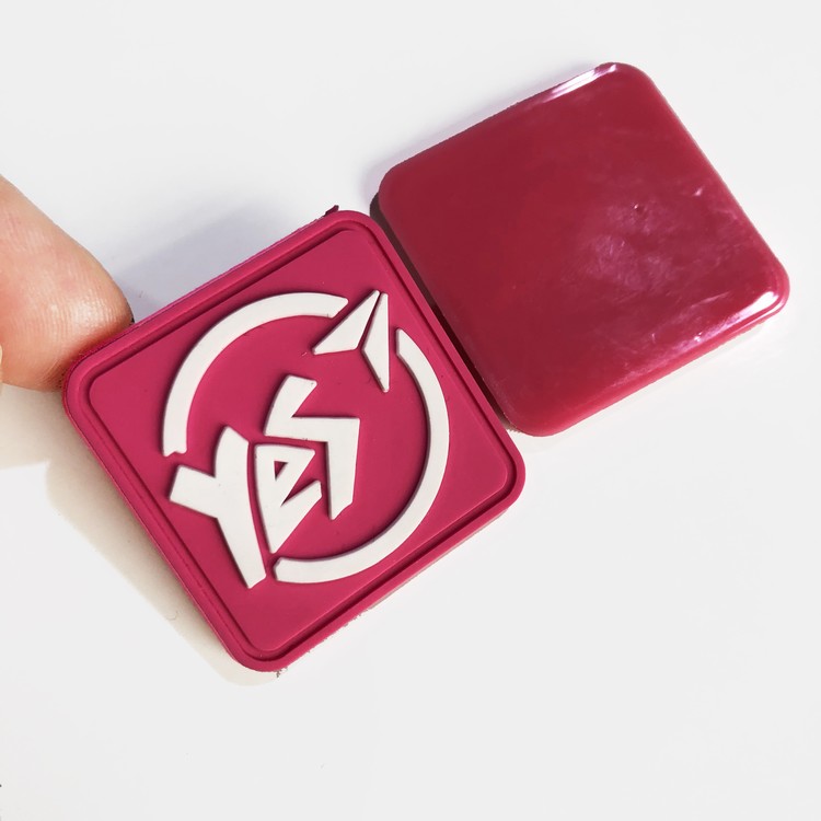 優(yōu)質服務!廣東卡通圖案膠章批發(fā)價格,膠章定做價錢-廣州市歐躍服裝輔料有限公司