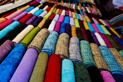 上海舊布料回收報價  服裝回收熱線  舊衣服布料回收廠家 布料回收廠家哪個好