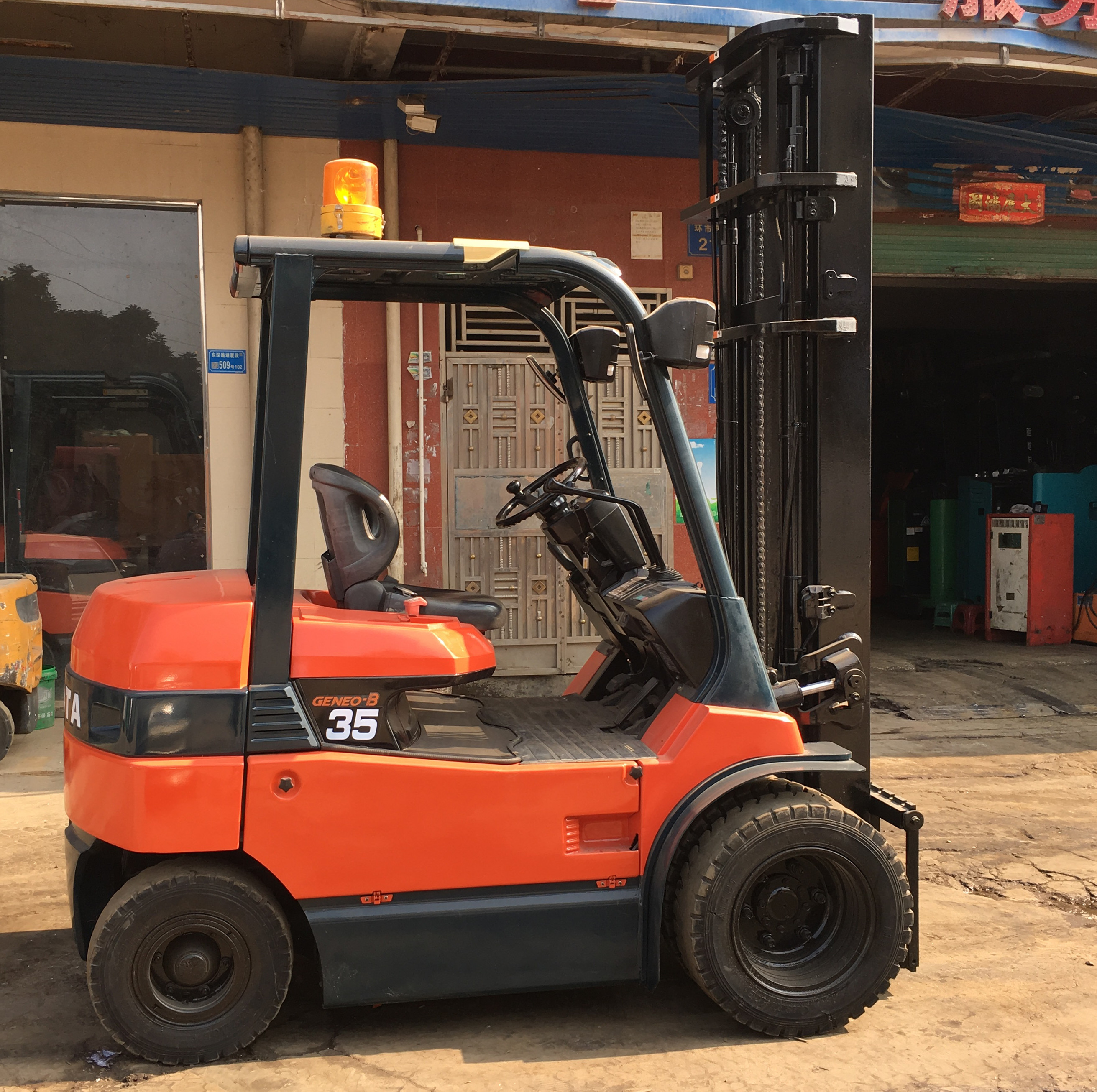 二手進(jìn)口豐田3.5噸叉車電動(dòng)叉車