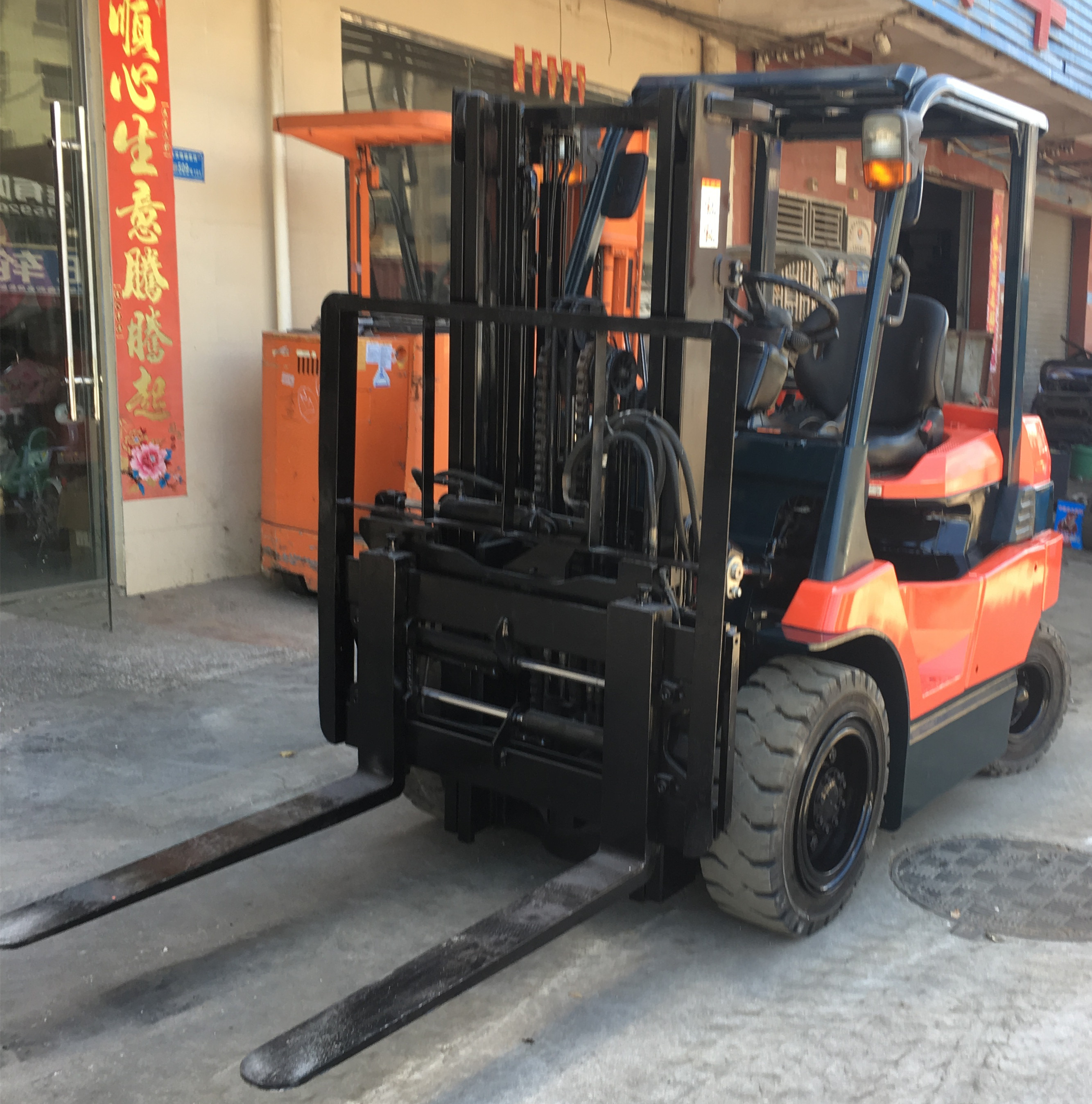 3噸豐田電動叉車帶調(diào)距叉叉車