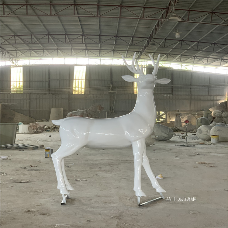 鹿造型雕塑 戶外玻璃鋼動物雕塑 肇慶玻璃鋼鹿群雕塑廠