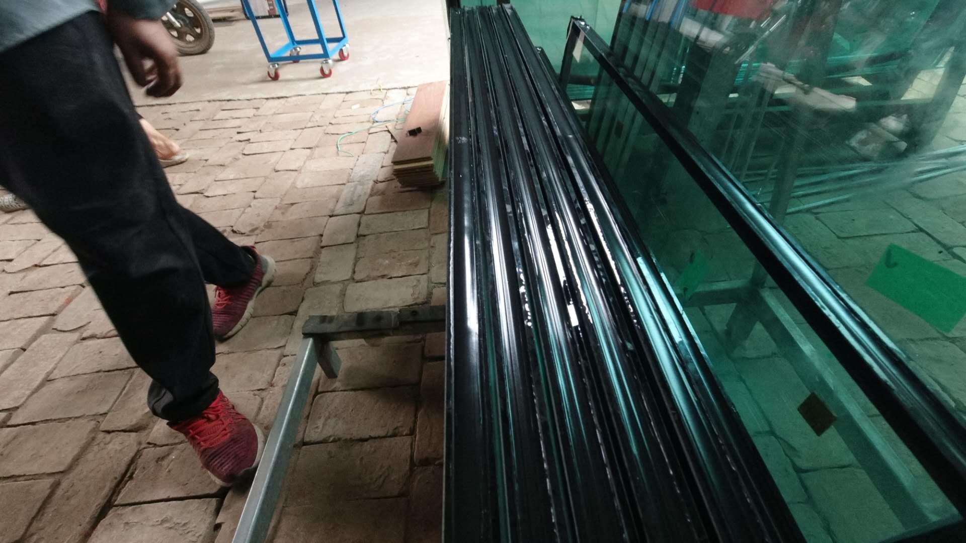 供應(yīng)唐山中空玻璃打膠機(jī)機(jī)械自動(dòng)化