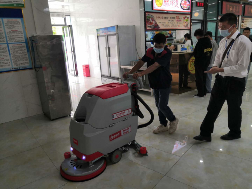 學校食堂用欽州電動洗地機實體店免費試機售后無憂