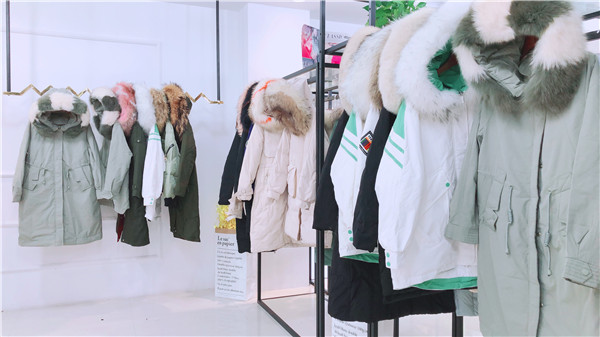 大帝冬季時尚休閑品牌女裝折扣貨源，品牌折扣女裝走份批發(fā)