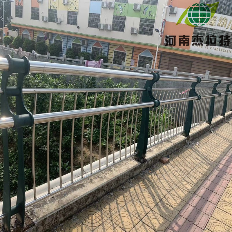 不銹鋼復(fù)合管橋梁護(hù)欄公路護(hù)欄廠家