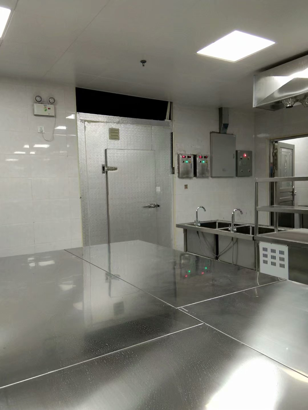 壓花鋁冷凍冷藏庫供應(yīng)  壓花鋁冷凍冷藏庫廠家報價