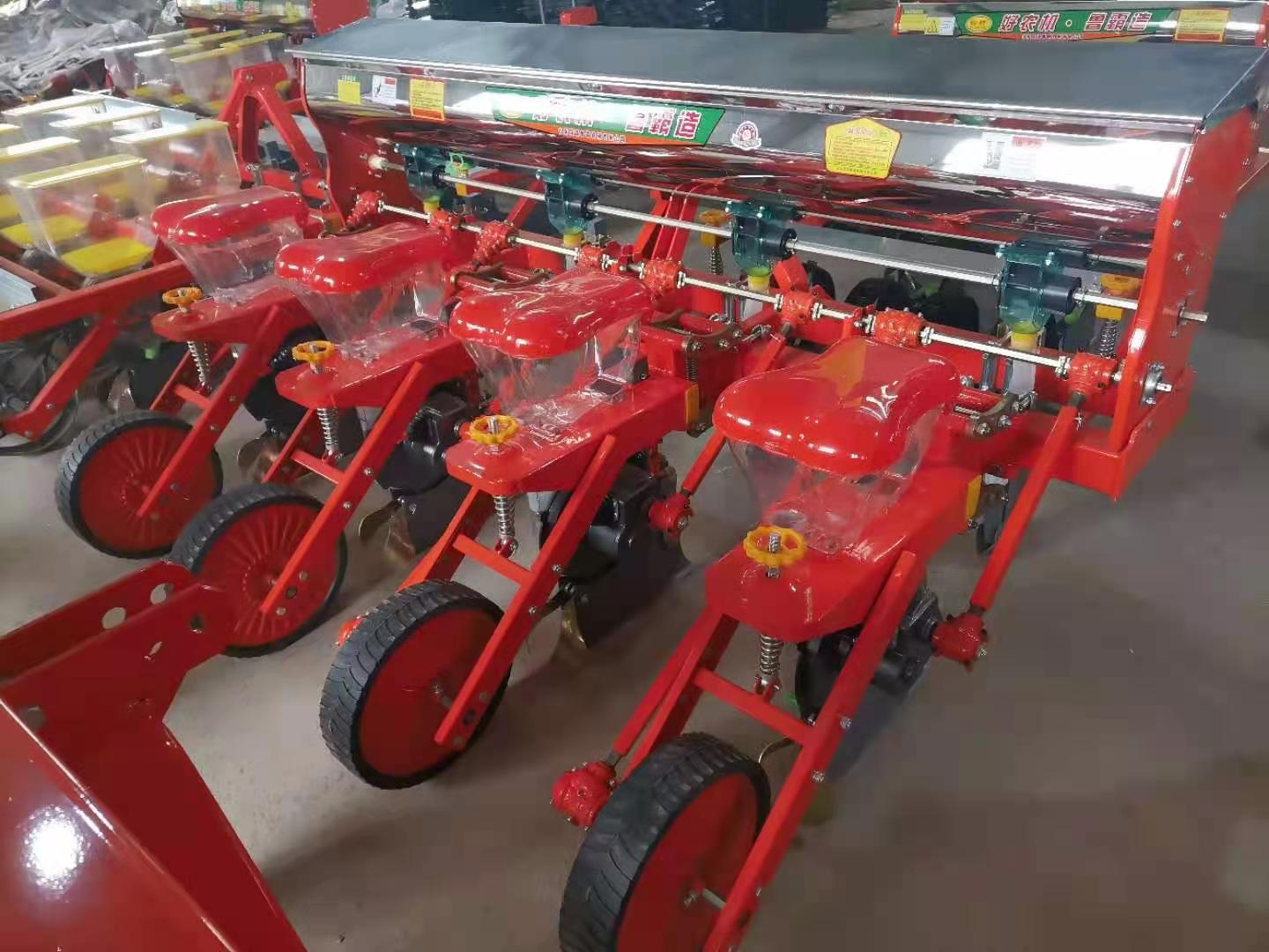 玉米施肥播種機(jī) 四輪拖拉機(jī)玉米精