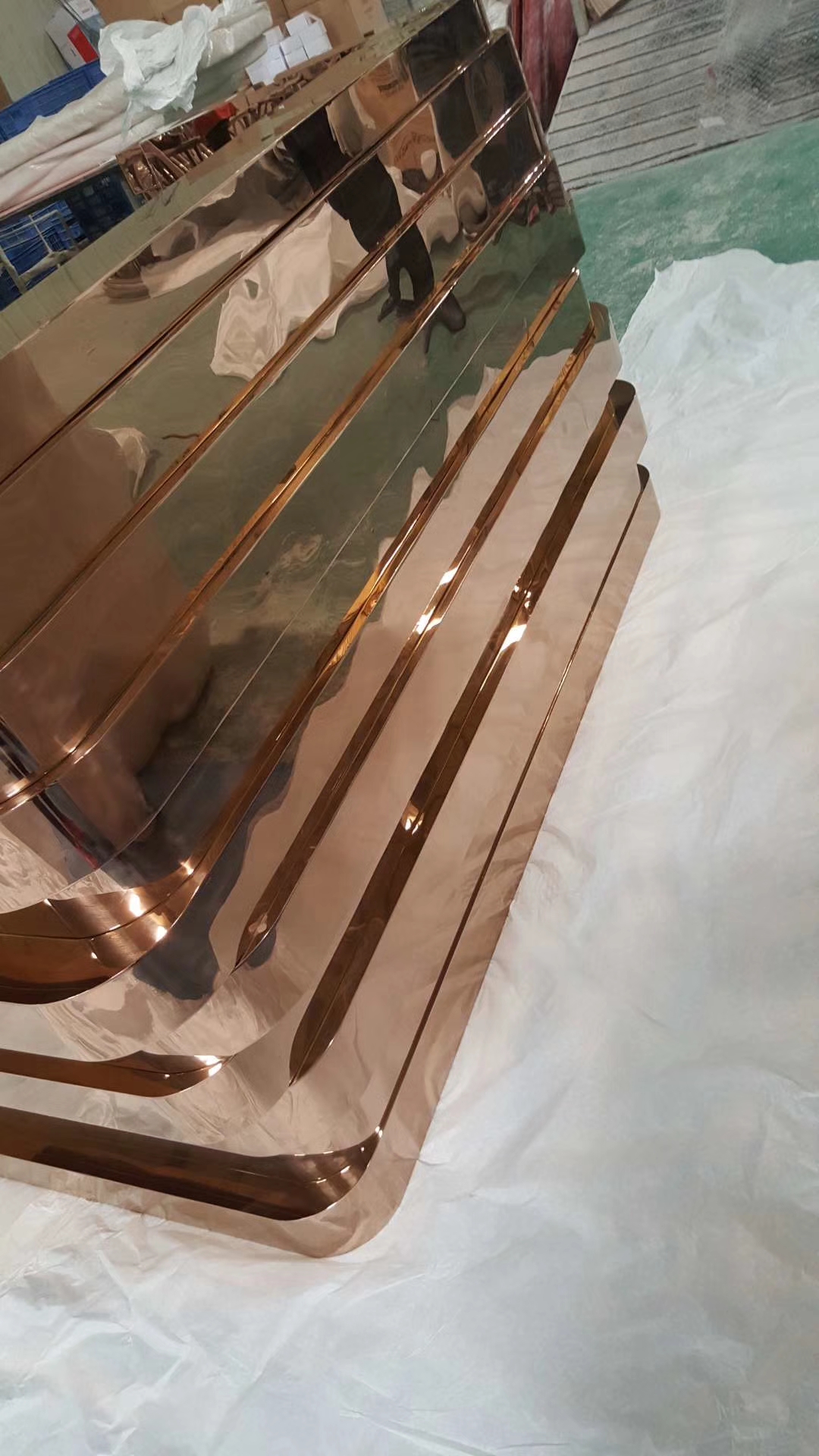 不銹鋼接待臺(tái)定制廠家，鏡面玫瑰金不銹鋼前臺(tái)柜子