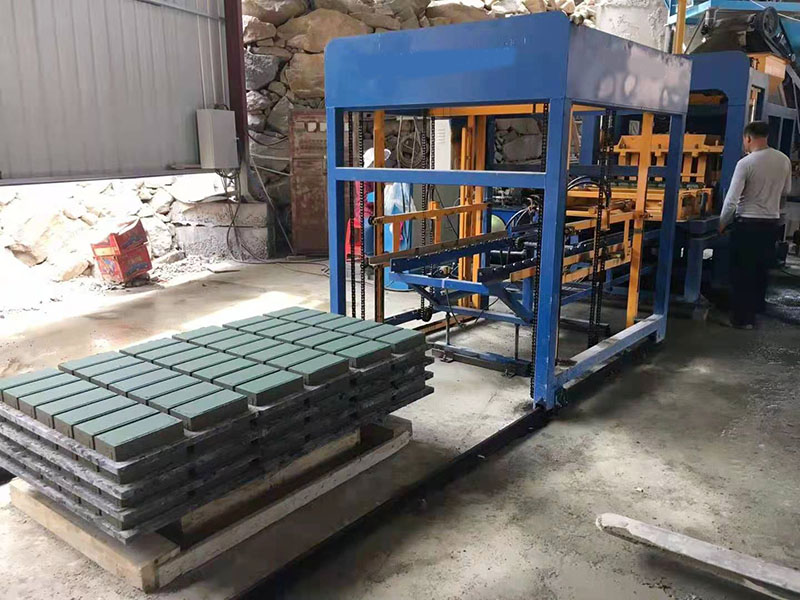 彩色路面磚機(jī) 市政人行道路面磚設(shè)備 多功能彩色路面磚機(jī)