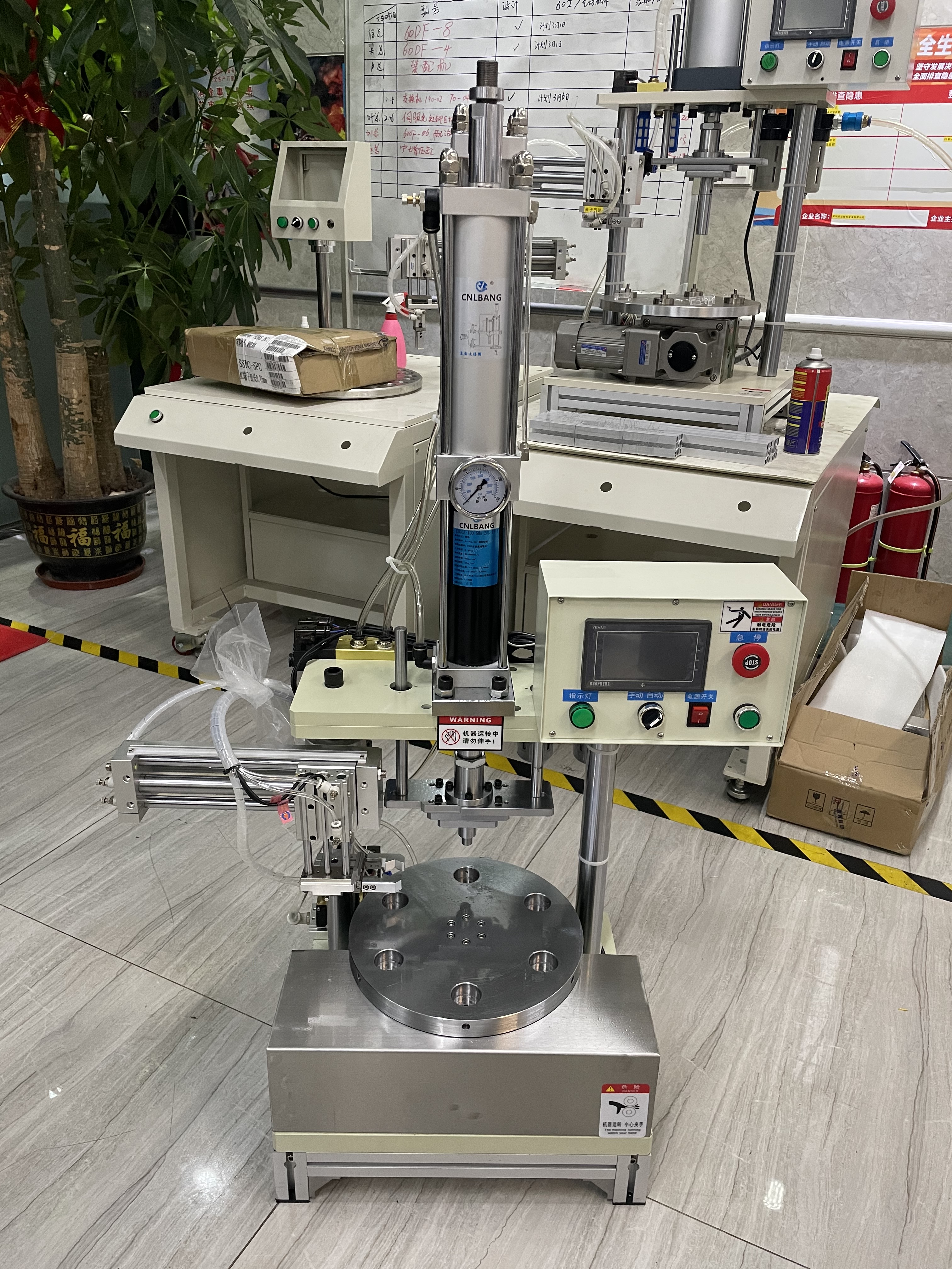 旋鉚機(jī) 生產(chǎn)廠家  深圳恒佳 自動(dòng)化設(shè)備