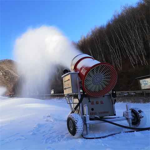 滑雪場(chǎng)人工造雪機(jī)預(yù)算  制雪機(jī)器雪地魔毯配套設(shè)備