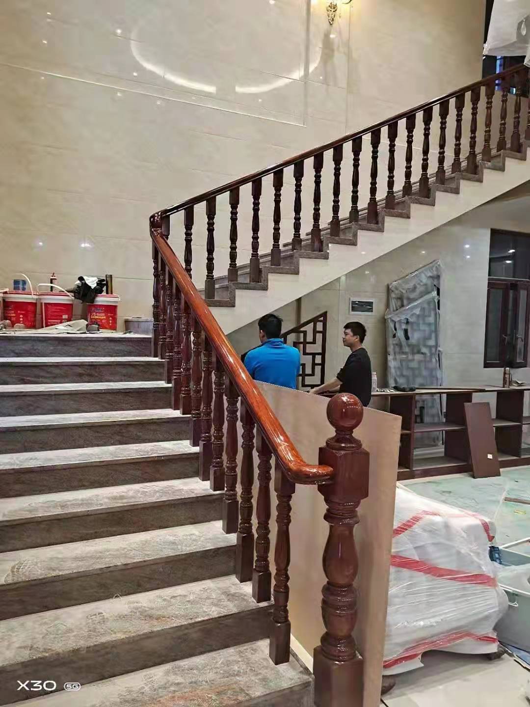 深圳供應(yīng)別墅實木樓梯定制電話  實木樓梯廠家批發(fā)價格 深圳別墅實木樓梯生產(chǎn)廠家