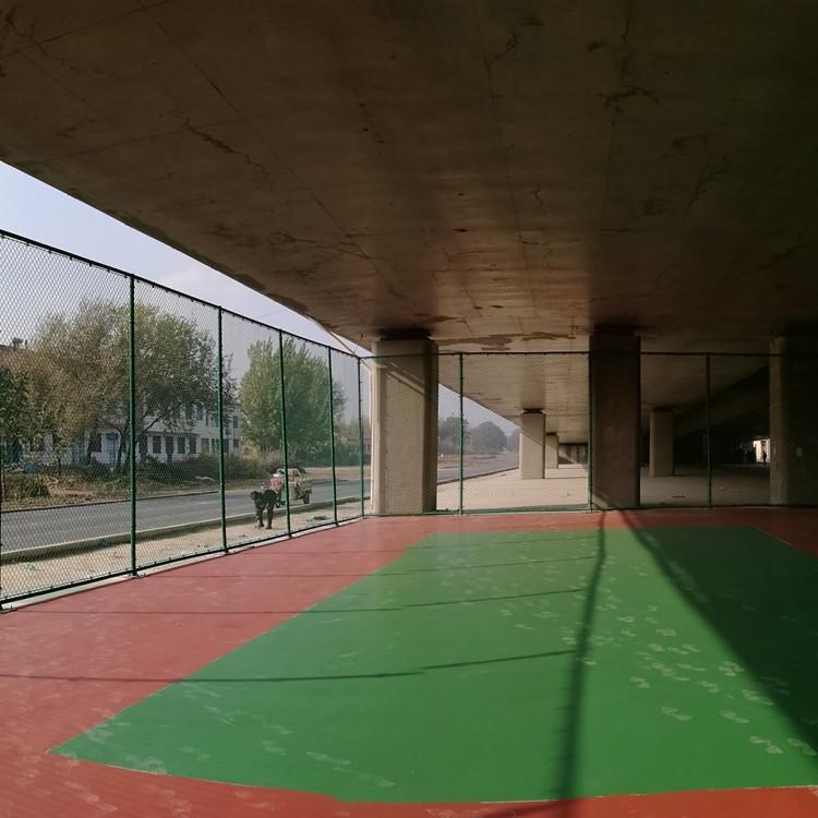 運(yùn)動(dòng)場(chǎng)圍網(wǎng) 口字型足球場(chǎng)圍網(wǎng)  框架體育場(chǎng)圍欄網(wǎng)