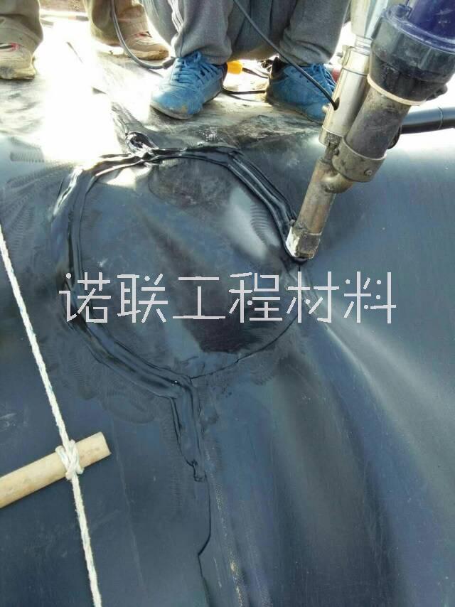 防滲膜防滲土工膜覆蓋膜HDPE膜復(fù)合布復(fù)合膜垃圾填埋場魚塘養(yǎng)殖藕池可定制0.75mm