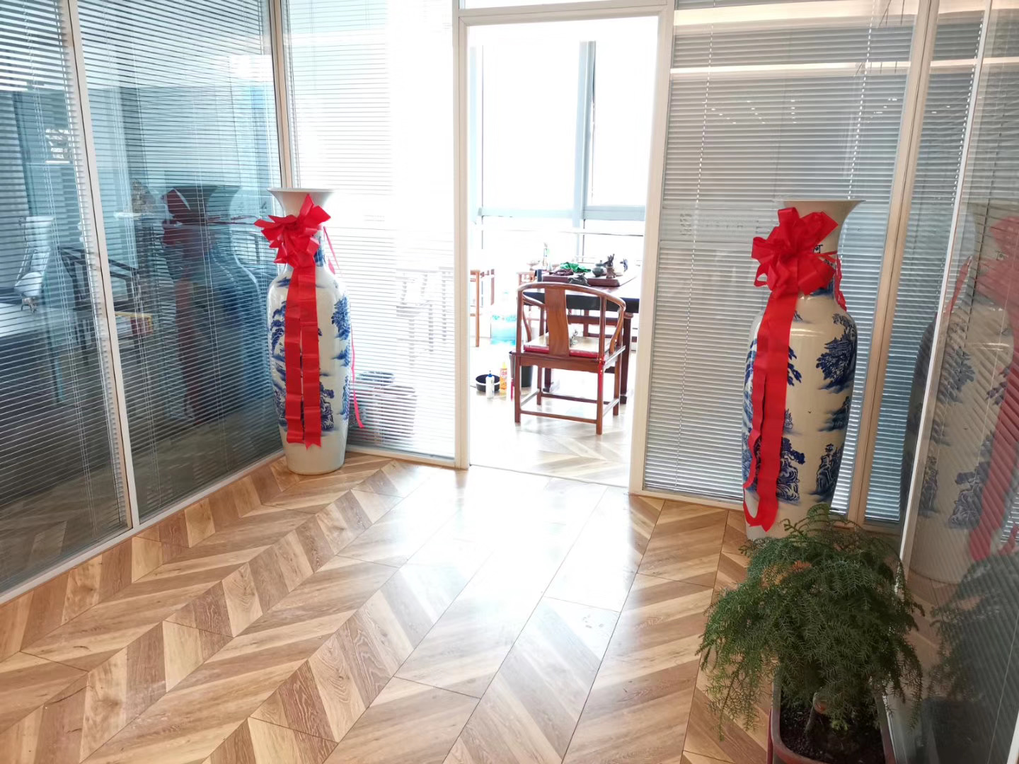 西安喬遷紅瓷花瓶，開業(yè)大陶瓷花瓶擺件