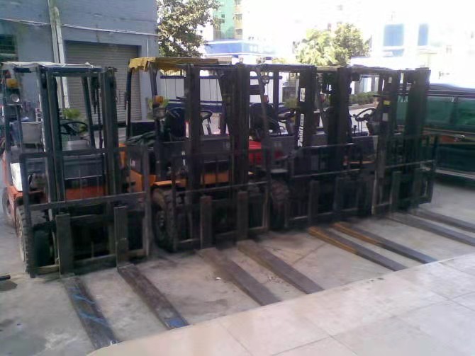 獅山大型機(jī)器移位 貨柜裝卸 吊車出租