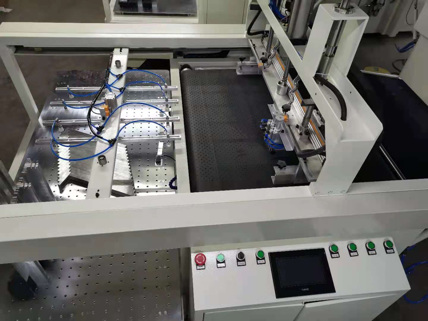 鑫喬自動(dòng)貼窗機(jī) 鑫喬刮膠機(jī)