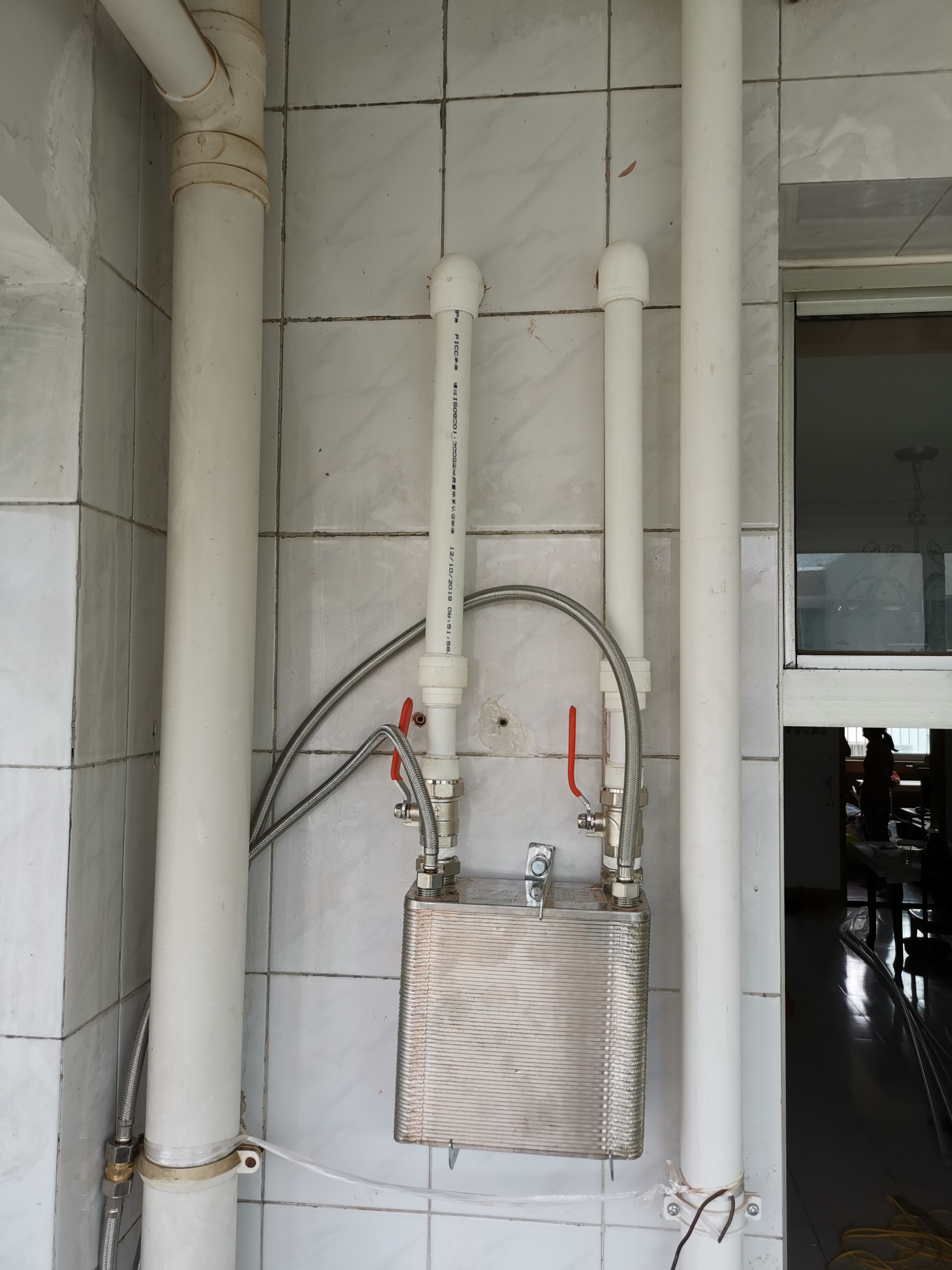 供應(yīng)濟(jì)南換熱器 濟(jì)南暖氣熱水器換熱器