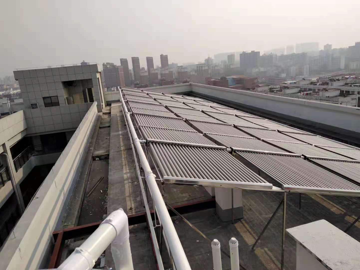 湖南太陽(yáng)能熱水器安裝公司_哪家質(zhì)量好【東莞市健朗節(jié)能設(shè)備有限公司】