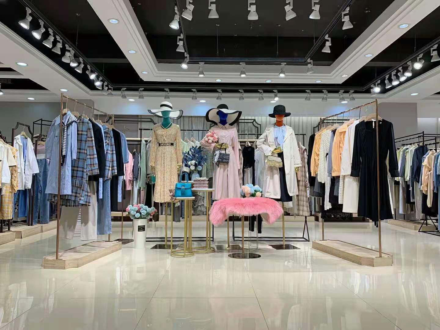 新作2021秋裝新款女裝品牌一手服裝尾貨批發(fā)