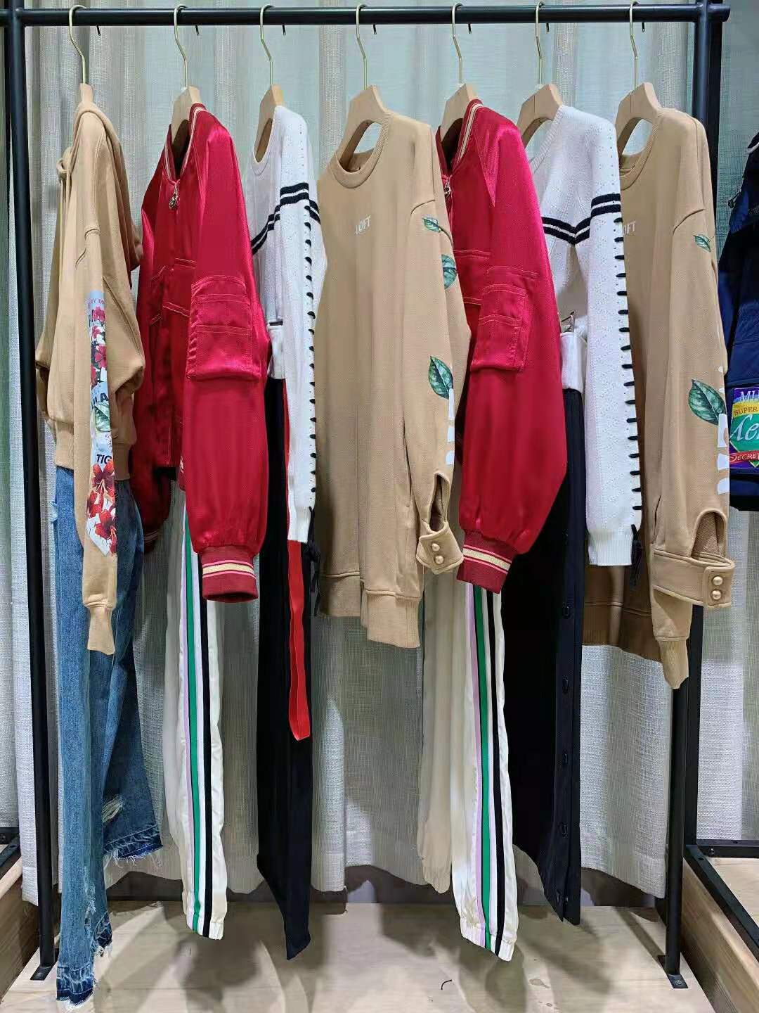 上海輕奢潮牌珞炫2021秋具有性價(jià)比品牌折扣批發(fā) 品牌女裝尾貨批發(fā)