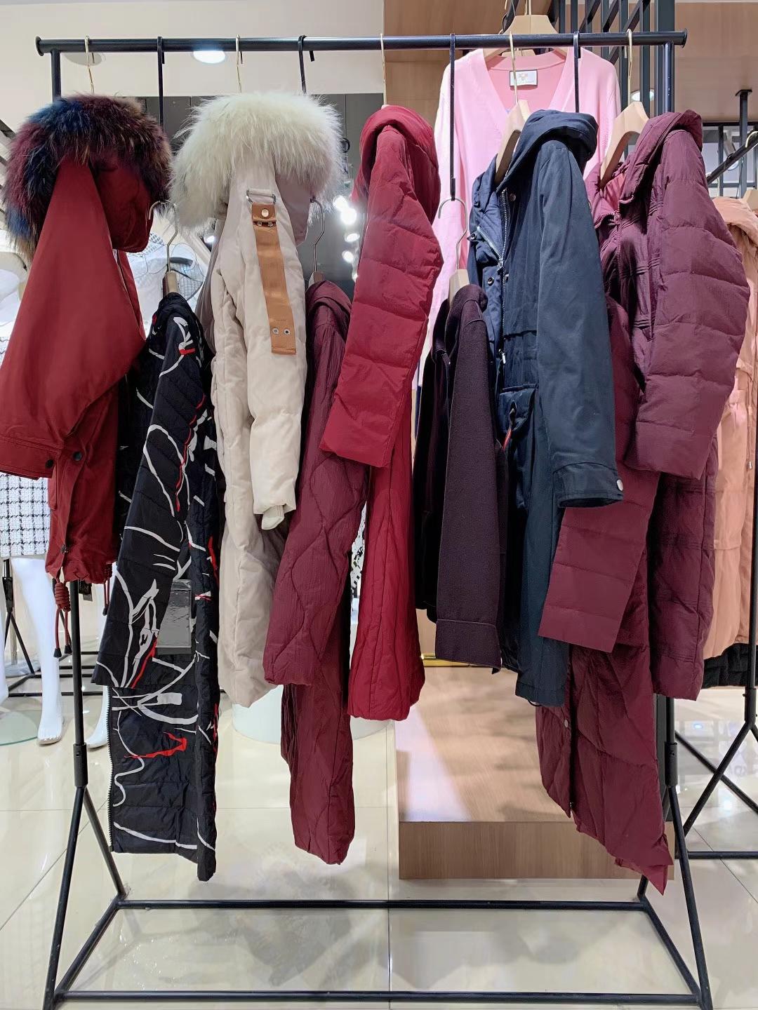 組合羽絨服朗曼笛/帝素2021冬裝廣州尾貨批發(fā)市場一手貨源
