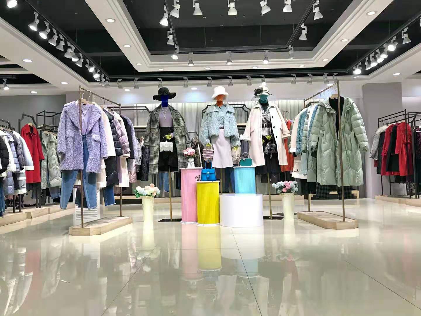 迪卡軒2021冬高 端專柜品牌女裝庫存尾貨批發(fā)