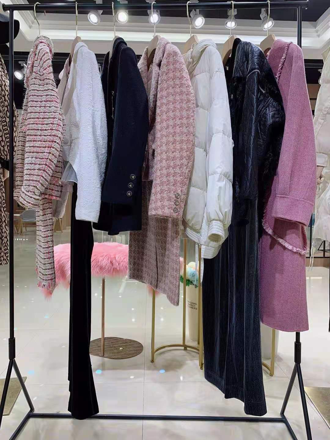 高端時尚品牌歐絲蒂雅文秋冬直播女裝折扣尾貨供應(yīng)商