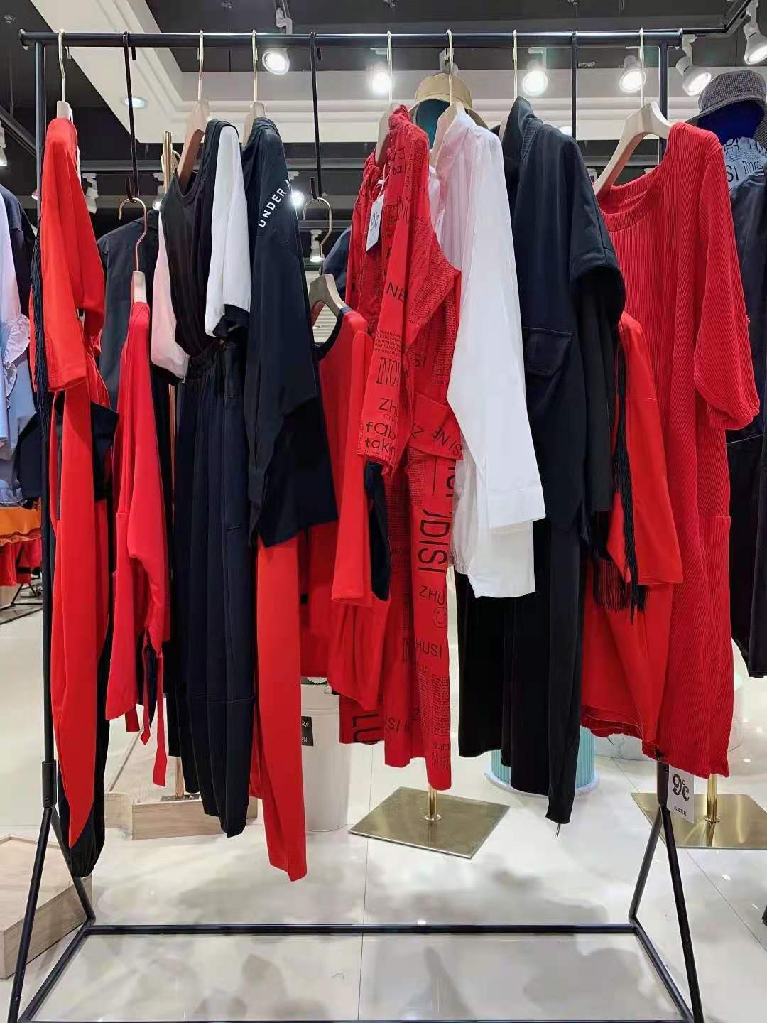 意大利品牌 九度花絮秋冬女裝折扣尾貨庫存批發(fā)渠道