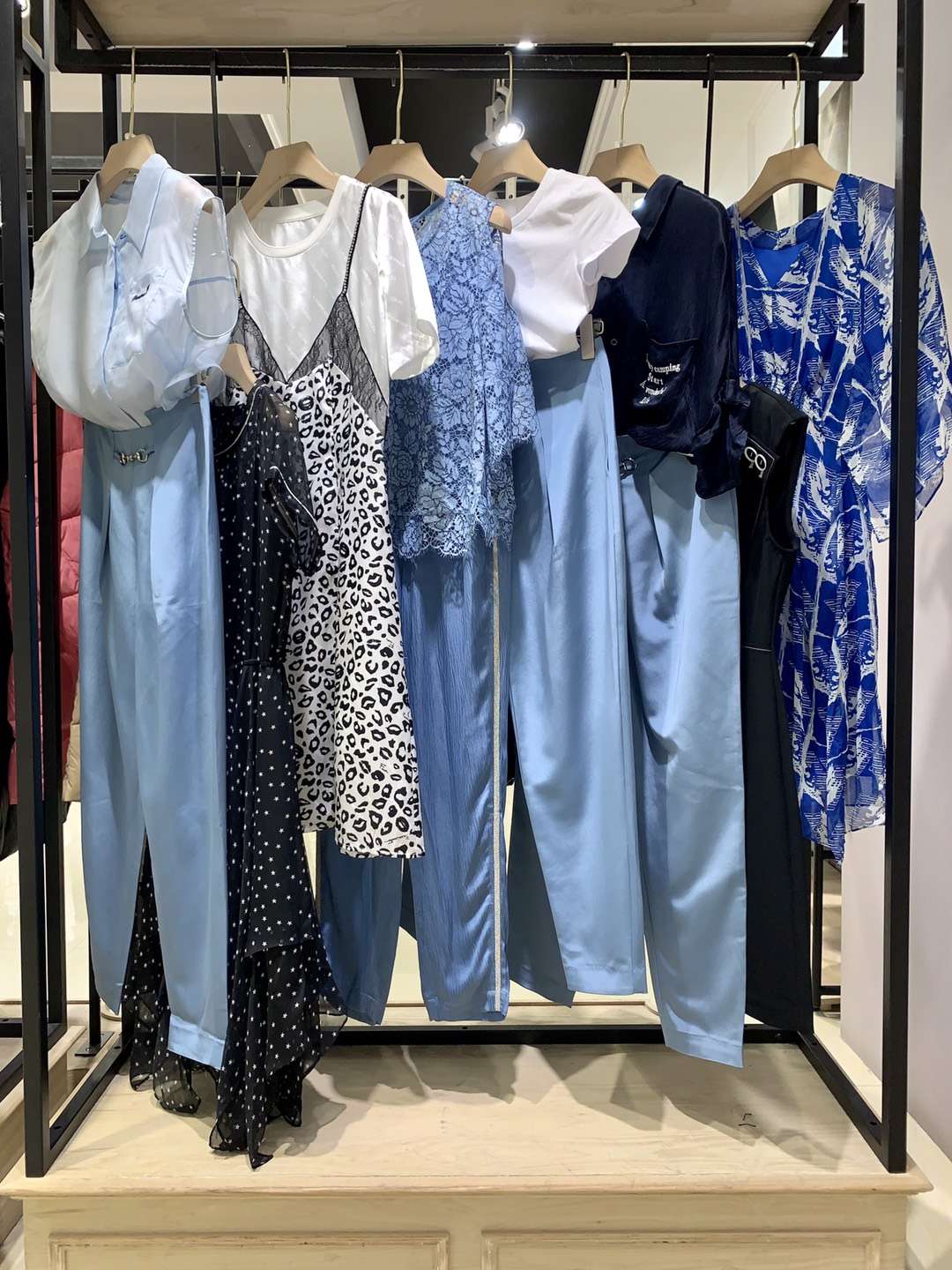 知 名女裝芭蒂娜2022春大 牌折扣女裝尾貨批發(fā)市場(chǎng)