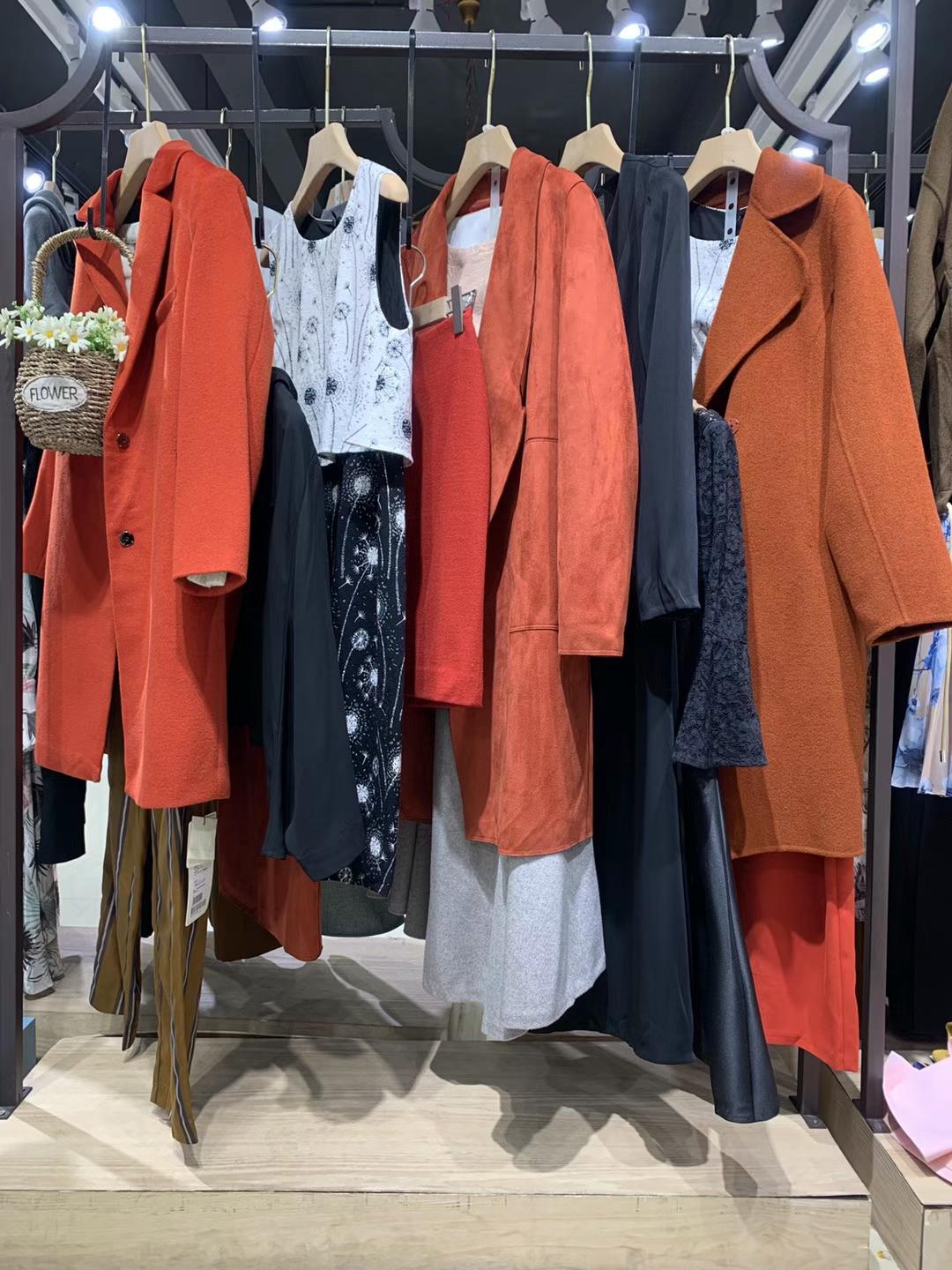 知 名品牌朗黛國際2022春商場一二線品牌女裝撤柜一手貨源進(jìn)貨渠道