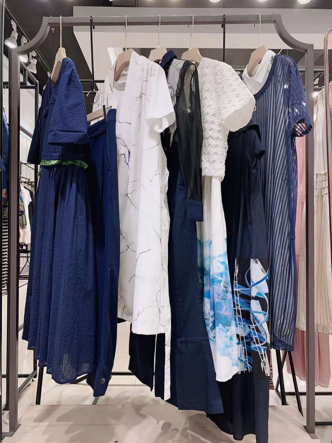 杭州一 線品牌伊迪索2022春夏女裝折扣尾貨電商進貨渠道